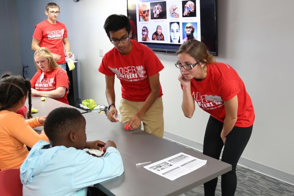 Afterschool Expeditions is a hands-on science outreach program for students in grades K-8. The program, which began at the Discovery Building on campus as a partnership between WARF and the Morgridge Institute for Research, now offers afternoon programs at the Partnership twice a month, led by university staff and student Badger Volunteers.