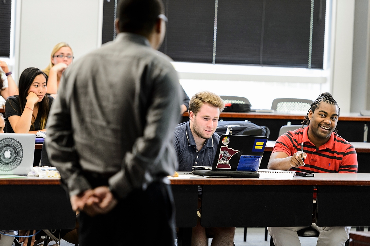 Steven Wright, a clinical instructor with the Wisconsin Innocence Project, teaches a class about election law to undergraduate students during a closing session of the inaugural James E. Jones Jr. Pre-Law Scholars Program at the Law Building at the University of Wisconsin–Madison on June 29, 2016. Named for a late UW–Madison Law School professor, the James E. Jones Jr. Pre-Law Scholars Program is a four-week, summer-immersion experience for students nationwide from historically underrepresented groups and social disadvantaged backgrounds who have completed their freshman or sophomore year of college. Twenty applicants were chosen to participate in the program and learn about legal education and careers in law from a team of UW Law School experts. (Photo by Jeff Miller/UW-Madison)