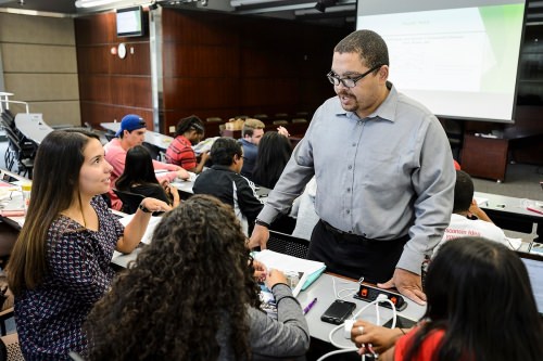 Steven Wright, a clinical instructor with the Wisconsin Innocence Project, listens in on an undergraduate-student class discussion about election law during the James E. Jones Jr. Pre-Law Scholars Program.