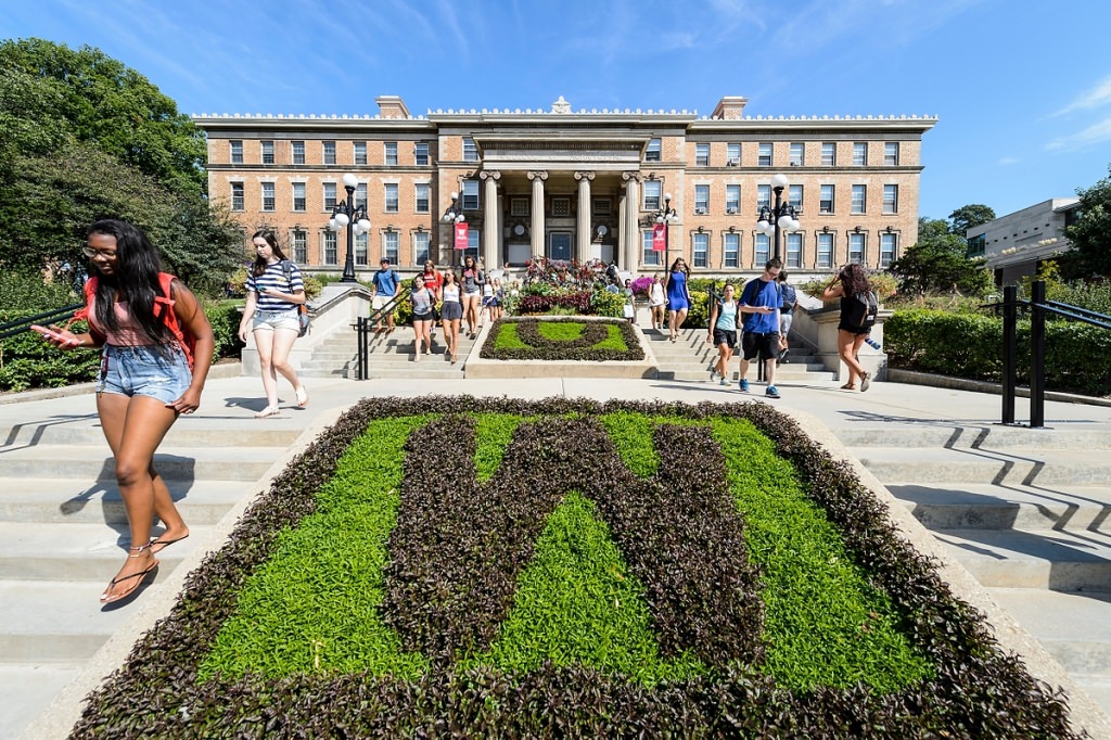 Photo: Agricultural Hall with flowerbed in front