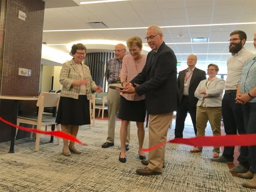 Photo: Officials cutting ribbon