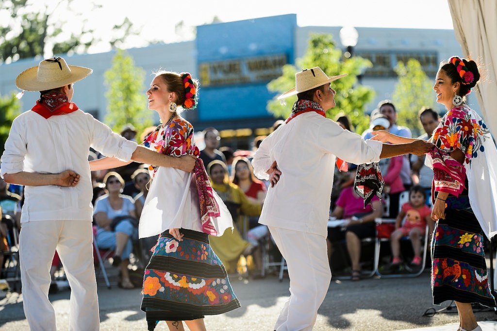 Photo: Mexican dance troupe