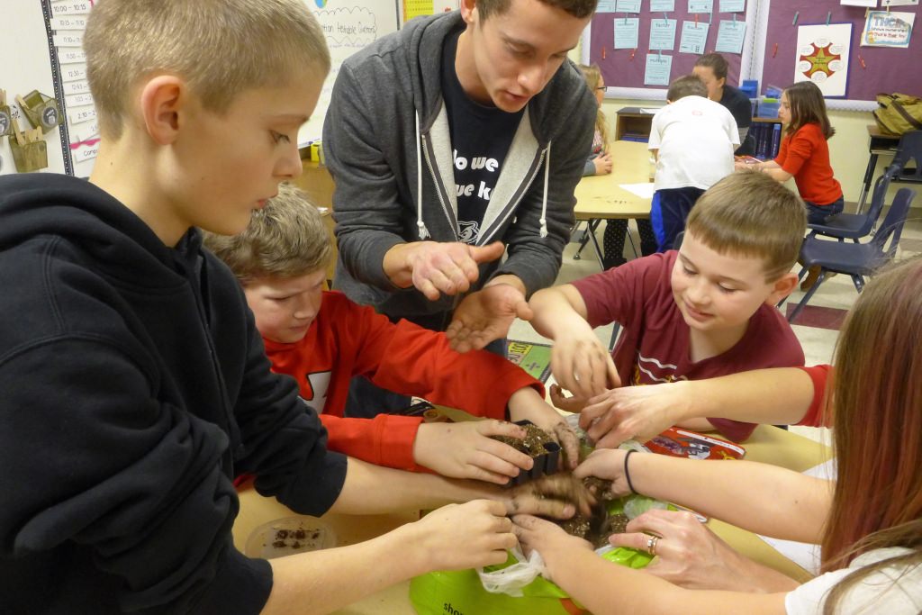 Patrick O’Grady, a Biocore alumnus, superintends as students place soil in a container before planting seeds. Using Wisconsin Fast Plants, three recent alumni of the Biocore learning community at UW–Madison participated in an inquiry-based class at Mazomanie Elementary School on Jan. 30.