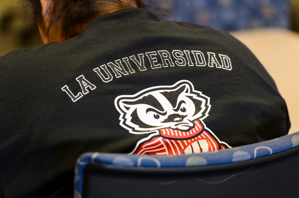 Photo: Back of La Universidad de Wisconsin shirt