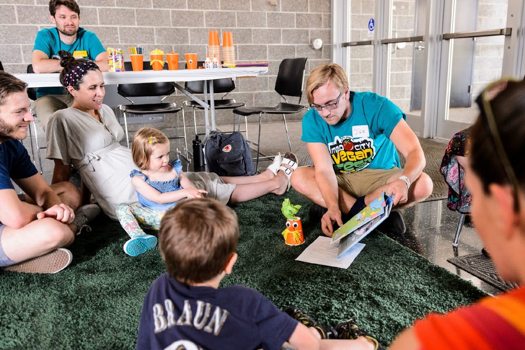 Photo: Joe Venuta reading to children