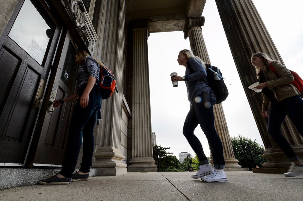 Photo: Students walking into entrance of Agricultural Hall