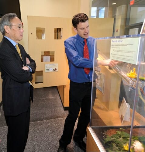 Photo: Steven Chu and Cameron Currie in lab