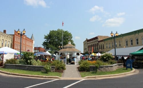 Photo: Gazebo with buildings on both sides