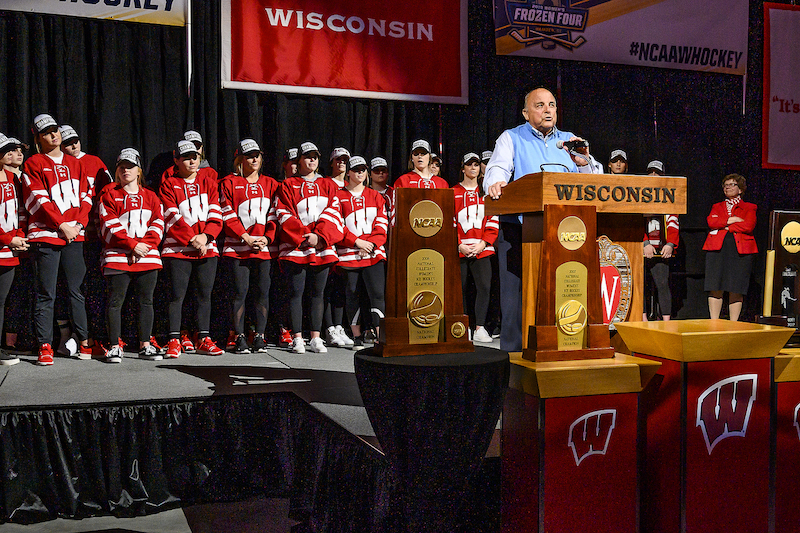 Photo of Barry Alvarez speaking.