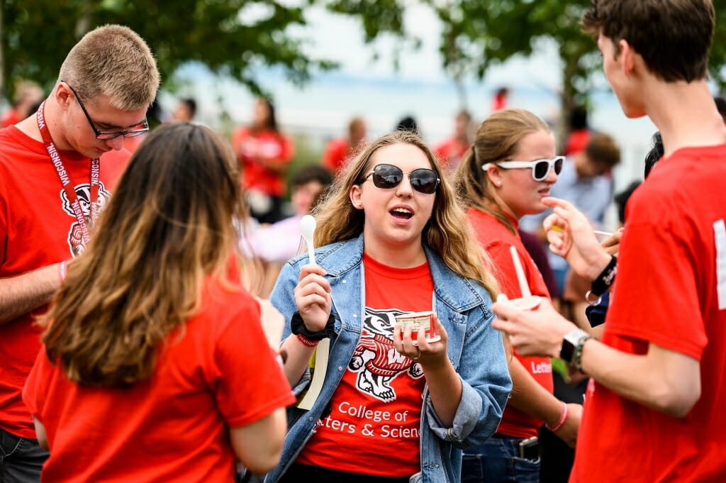 Photo: Students holding cups of ice cream