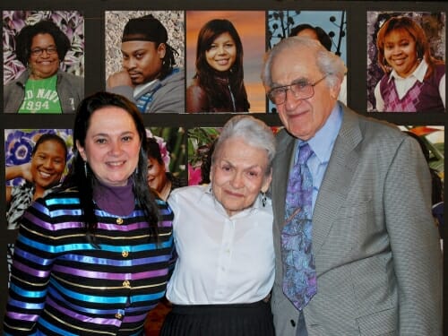 Photo of Wanda Auerbach with her daughter Emily and husband Bob