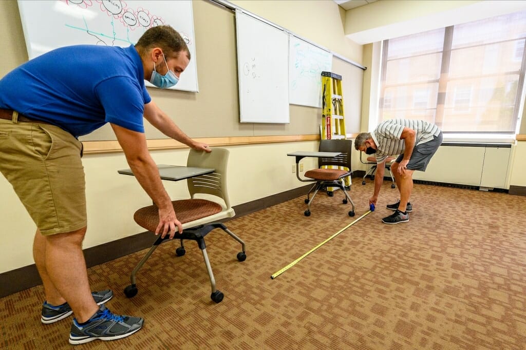 2 people measuring with a tape measure