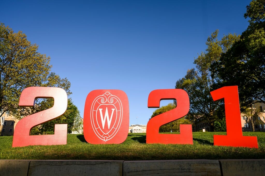 Photo of giant red numbers spelling out 2021 on Bascom Hill