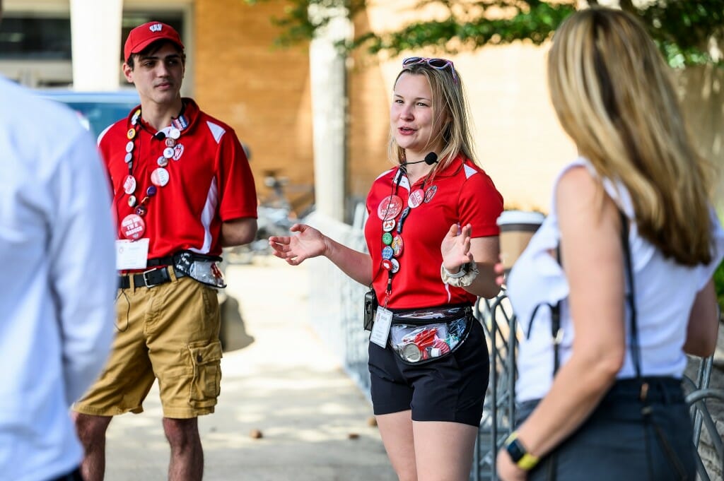 Guide speaking and gesturing to group