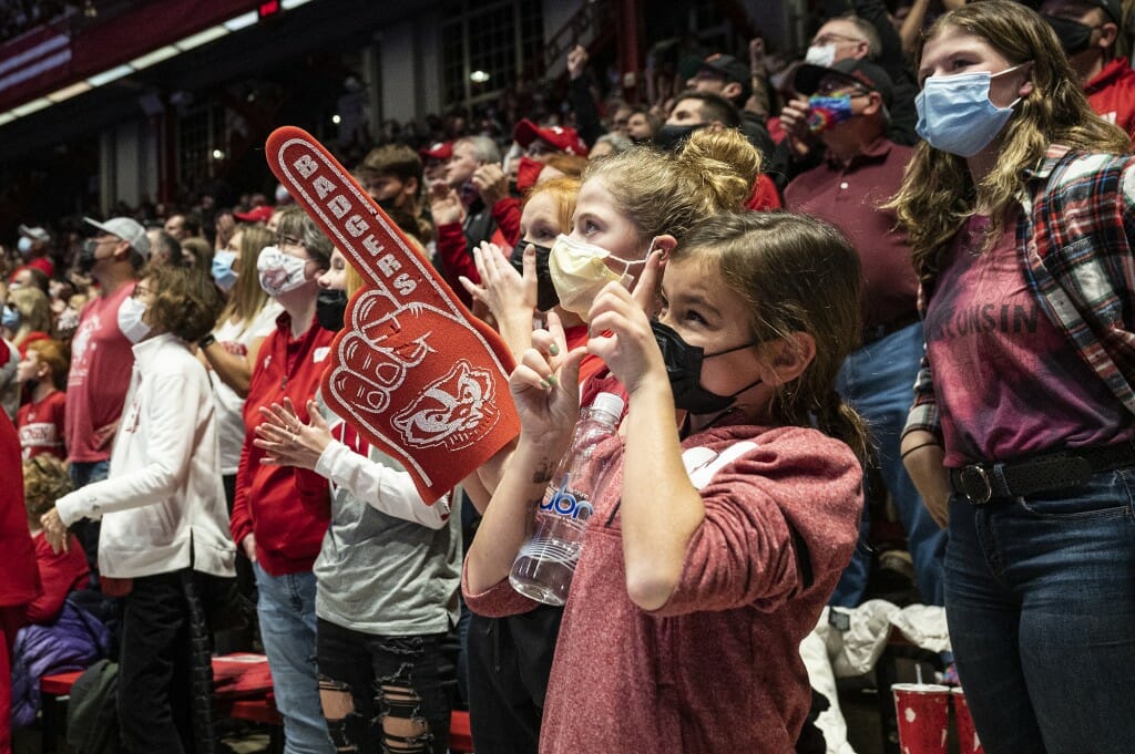 Young fans show their appreciation.