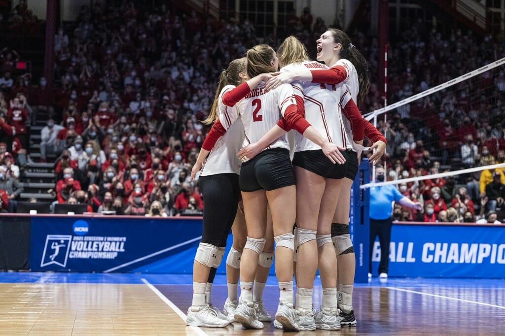 Dana Rettke and other team members celebrate a point.