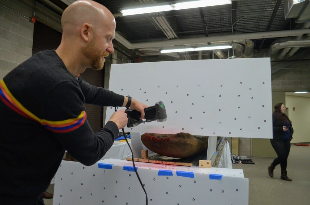 Person using an electric scanner