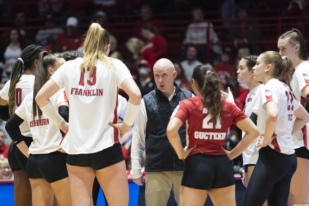 Head coach Kelly Sheffield (middle) talks to the team during a timeout.